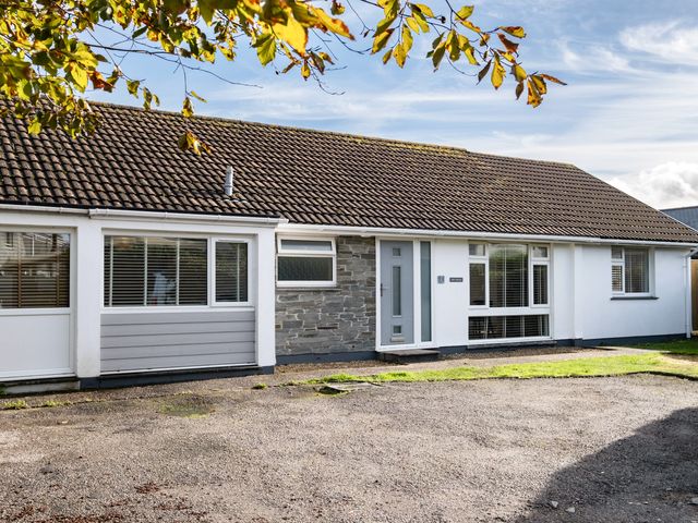 A single story house with a tiled roof and multiple windows at Obo's Retreat in St Minver near Rock